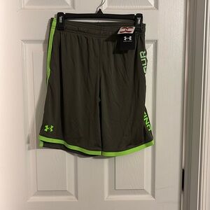 NWT Under Armour Boys Youth Large Army Green Gym Shorts